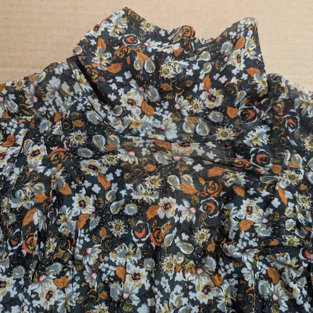 FREE PEOPLE "All Dolled Up" Green Floral Sheer Lined Boho Crop Top Size XS *GUC - Picture 8 of 13